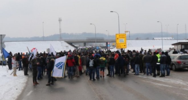 Demobilisani borci pokušali blokirati magistralni put M-17, policija ih spriječila u tome