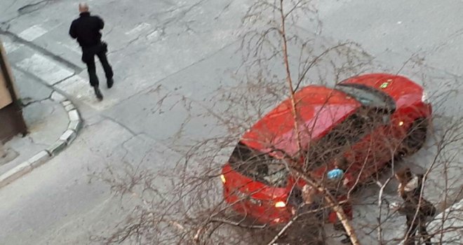 Nesreća u Sarajevu: Vozilo udarilo žensku osobu
