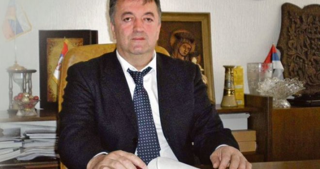 'Malo sam te nasilno ljubio': Predsjednik opštine godinama ucjenjivao sekretaricu i slao joj skandalozne poruke