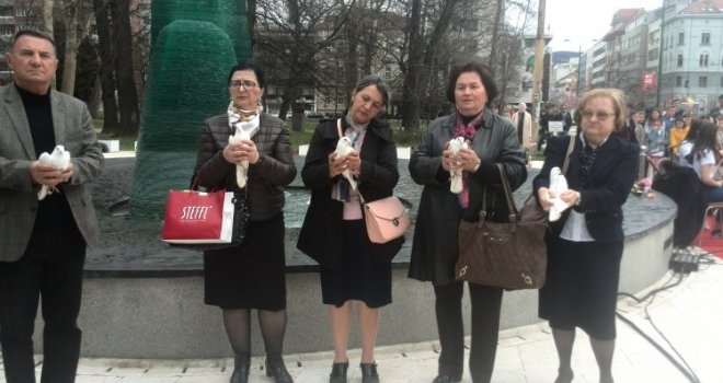 Hiljadu i šesto jedna ruža za sjećanje na djecu ubijenu u opkoljenom Sarajevu