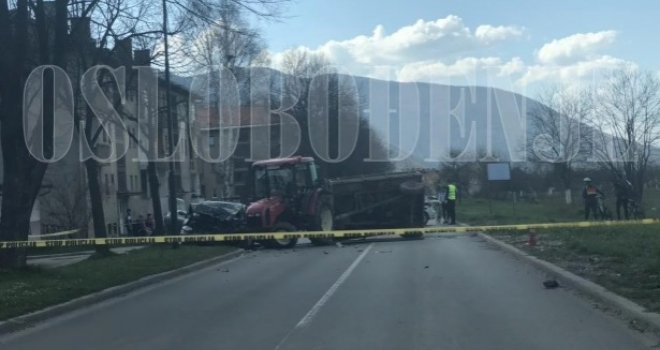 Strašna nesreća u Hrasnici: Traktor gotovo smrskao automobil, povrijeđeni hitno prevezeni na KCUS 