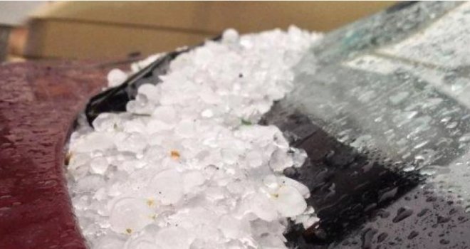 Zavidoviće pogodilo snažno nevrijeme, padao grad veličine oraha!