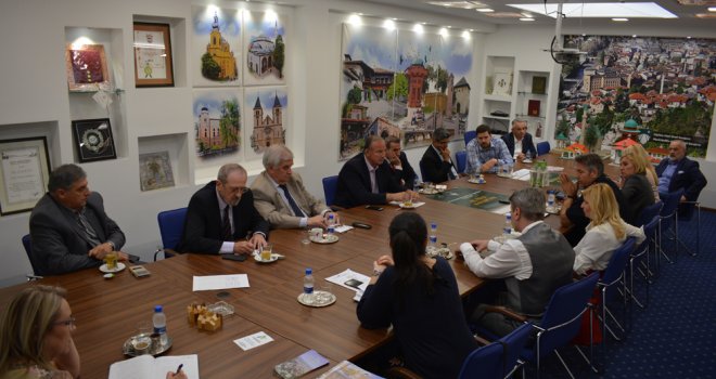 U Sarajevu održan hitni sastanak zbog sve većeg broja migranata: Situacija je napeta... Smjestite ih u vojne kasarne!