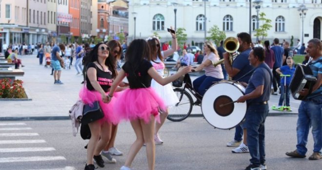 Mlada iz Mrkonjić Grada napravila dernek u Banjaluci: 'Ovdje nas manje ljudi zna, pa možemo da se opustimo...'