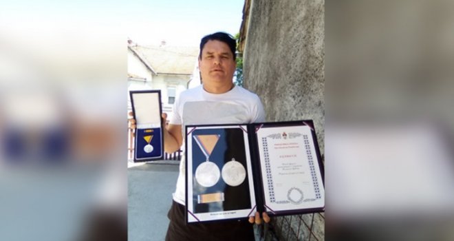 Spasio osam života, dobio 50 nagrada, ali nema posla: Rekli su mi neka te zaposli Dodik koji te odlikovao