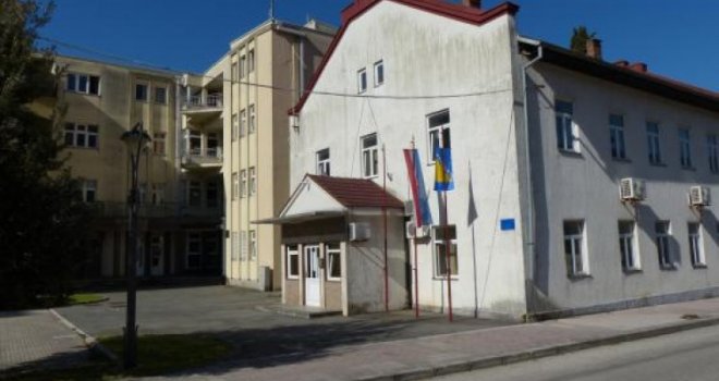 Detalji samoubistva u Ljubuškom: Policajci ga odveli na pregled, a onda... Izvukao je vezicu iz trenerke... 