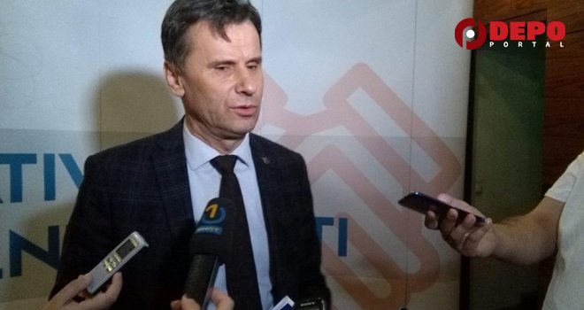 Premijer na bakterije: Čak i aktuelnu dramu sa smtonosnim virusom COVID-19 zloupotrebljava za širenje laži!