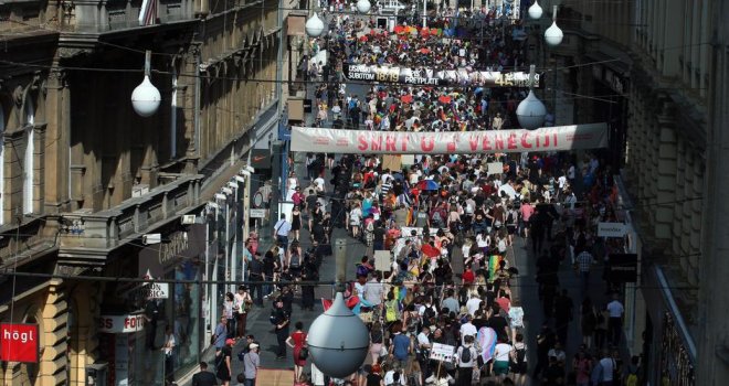 Da nam živi, živi rod: U Povorci ponosa u Zagrebu više od 10.000 ljudi, među njima i OVE javne ličnosti