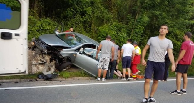Majka i tri kćerke u nesreći na M17 zadobile teške povrede, podvrgnute operativnim zahvatima