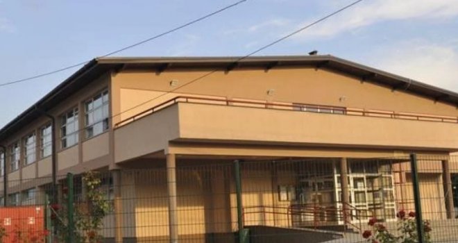 Sarajevski nastavnik osumnjičen da je bludničio nad učenicom: 'Pipkao, štipkao, hvatao za stražnjicu i šibao...'