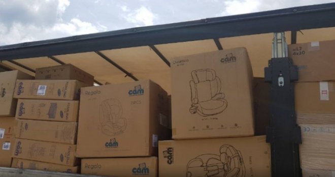 U kamionu na carini u Sarajevu pronađeni migranti: Službenici UIO BIH primijetili poderanu ceradu...