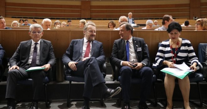 Bh. dijaspora iz 54 države godišnje u domovinu pošalje više od tri milijarde KM, u Savezu kažu da je ta cifra duplo veća