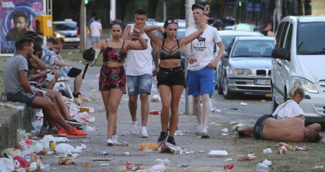 Splićani o 'gostima iz pakla': Traže samo ćevape i pizzu, ne držimo više ribu! Pišaju, kake po ulicama...