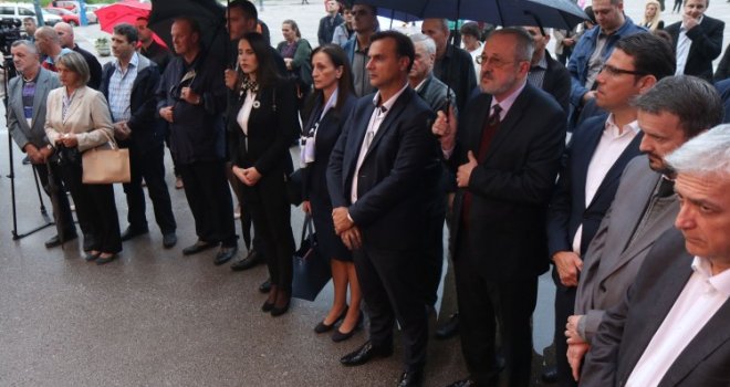 Sarajlije se prisjetile žrtava genocida u Srebrenici, prigodnim govorom obratio se gradonačelnik Skaka