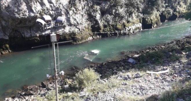 Stravični detalji tragedije u kojoj je poginuo radnik: Kamionom probili bankinu i sletjeli u Vrbas...