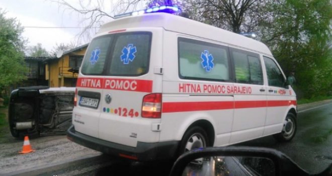 Na putu Olovo-Kladanj sudar tri vozila, ozlijeđeno pet osoba