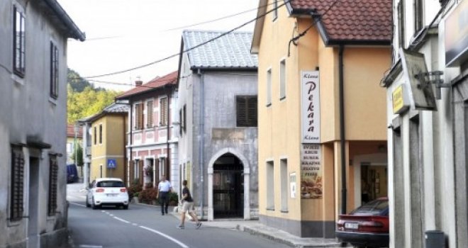 Policajci zbog parkiranja brutalno premlatili 35-godišnjaka pred suprugom i sinom: Oduzeo mu se donji tio tijela