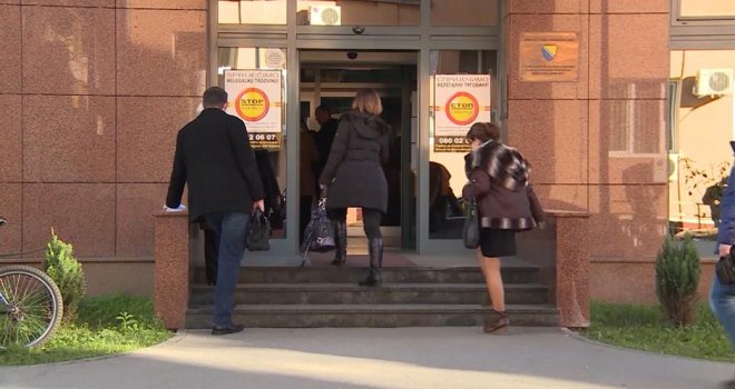 Državni službenici pisali liderima stranaka: Traže da im se poveća plaća i zaštiti dostojanstvo