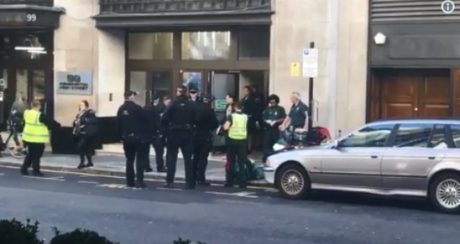 Horor u Londonu: Naoružani muškarac s mačetom upao u prostorije slavne diskografske kuće, ima povrijeđenih  