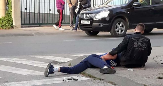 Napad u Bijeljini: Muškarac obliven krvlju hitno prevezen u bolnicu - potukli se zbog djevojke?