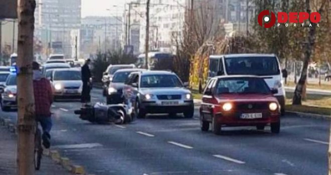 Nova nesreća u Sarajevu: U ulici Zmaja od Bosne udaren motociklista, hitno prevezen u bolnicu 