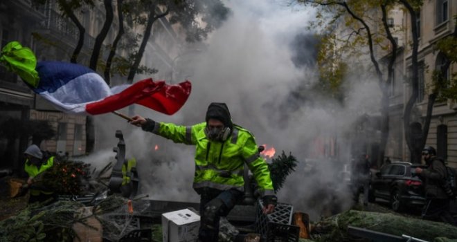 Eskalirali neredi u Parizu: Uhapšeno više od 100 osoba, širom zemlje protestira 36 hiljada ljudi