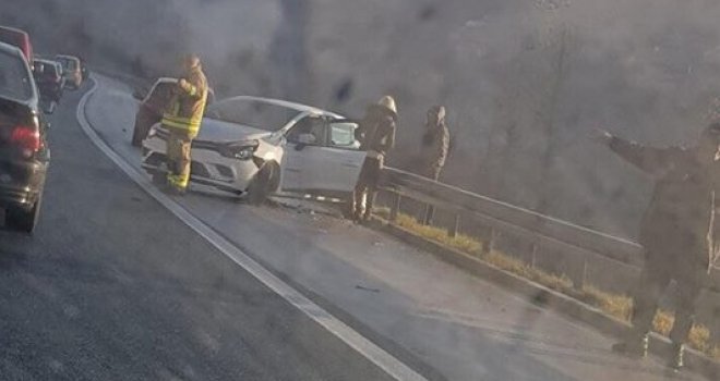 Lančani sudar kod Vlakova: Poledica pravi probleme vozačima