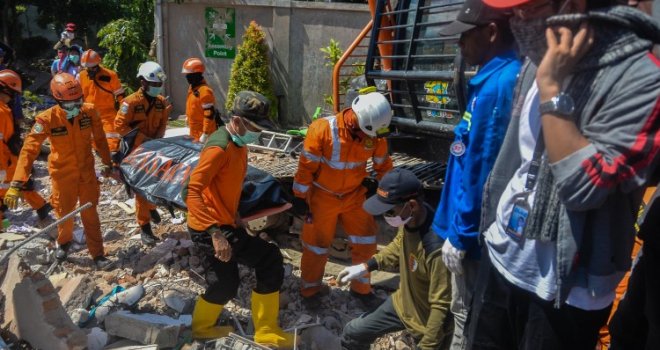 Broj poginulih u cunamiju u Indoneziji porastao na 373
