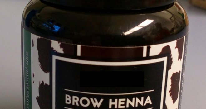 Zabranjen uvoz boje za obrve iz Rusije, ne zadovoljava zdravstvene standarde