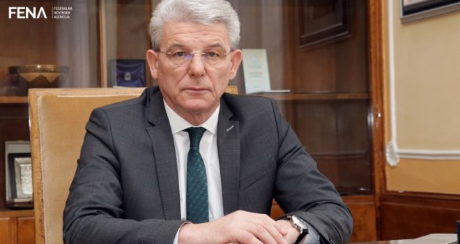Brine me Vučićeva blaga reakcija... Dodik džaba ide u Beograd, valjda mu je jasno da njegove bahate ucjene ne prolaze! 