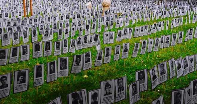 Sarajevo: Fotografije i igračke ubijenih Prijedorčana postavljene u Velikom parku