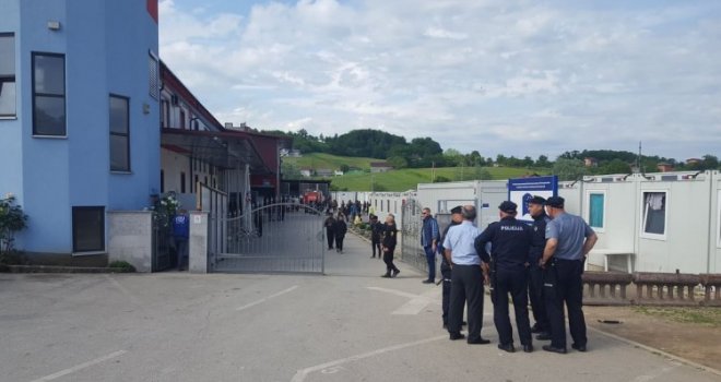 Haos u Velikoj Kladuši: Šest migranata deportovano nakon tuče i napada na policiju