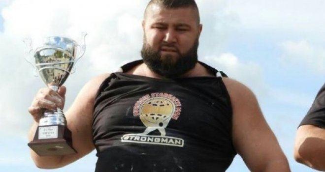 Na Wembleyu odjekivala pjesma 'Da te nije Alija': Bosanac sa zastavom BiH u rukama, dok se prolama glas Dine Merlina