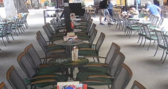 Brutalni napad na trgu: Tri momka pretukla 77-godišnjeg djeda, s teškim povredama prevezen u bolnicu