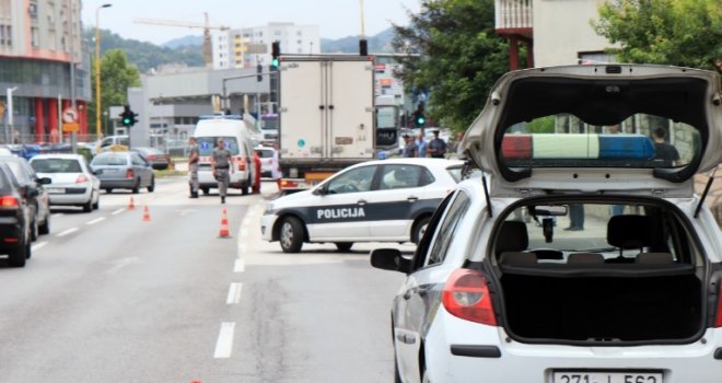 Tuzla: Pješakinja smrtno stradala nakon što ju je udario kamion 