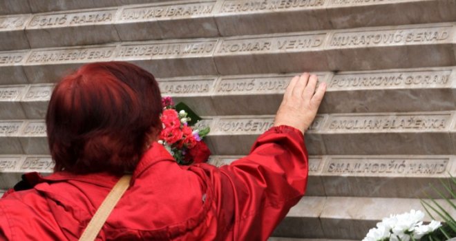 Prije 24 godine u masakru na Markalama poginula 43 civila, 84 ranjena