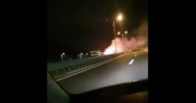 Sačekuša kod Sarajeva: Na autoputu izbila masovna tuča, napadnuti navijači Zrinjskog, polupano više kombija