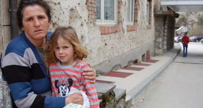 Apel za pomoć samohrane majke četvero djece, oboljele od karcinoma: Ide zima, ne možemo sjesti na ulicu i prositi...