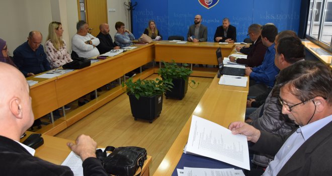 Okrugli sto u Kantonu Sarajevo: Intenzivirati uklanjanje arhitektonskih barijera, omogućiti kretanje invalidnim osobama