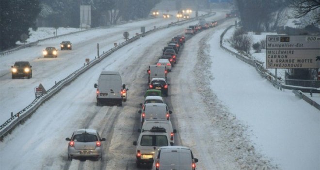 Snježna oluja pogodila Francusku, bez struje ostalo 145.000 ljudi