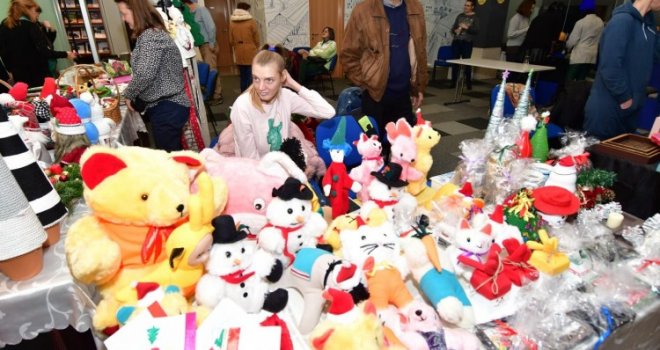 Njemačka ambasadorica Uebber otvorila Božićni bazar u Sarajevu
