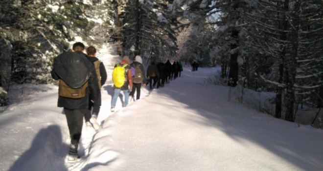 Promrzli migranti spašeni na Plješevici, među njima žene i troje djece