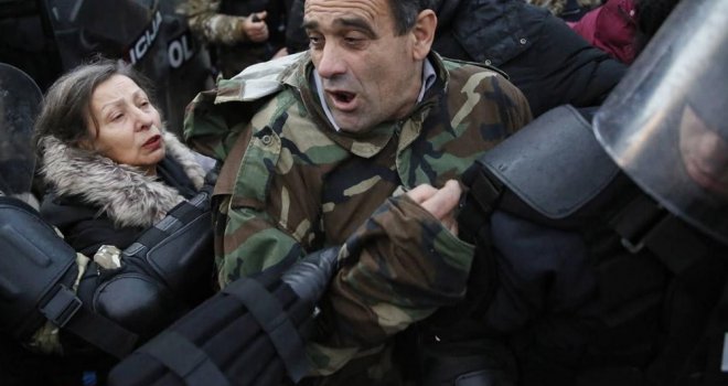 Krvava akcija deblokade deponije Uborak: Specijalci nisu štedjeli građane, intervenisala i Hitna pomoć