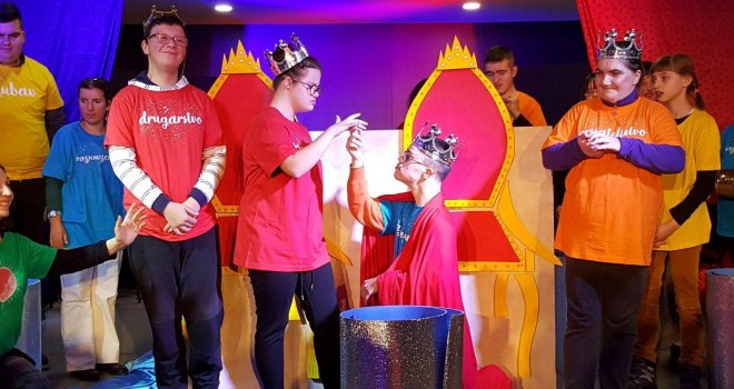 'Novogodišnja iskrica' okupila veliki broj djece i mladih s poteškoćama u razvoju: Radionice, priredbe i dodjela paketića