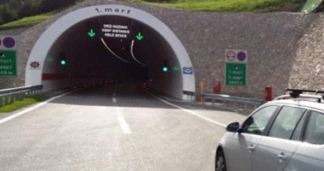 Jedna osoba povrijeđena u saobraćajnoj nesreći u tunelu 1. mart kod Zenice