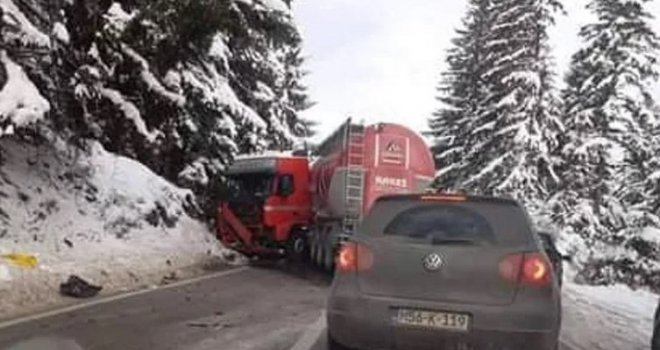 Kilometarske kolone na bh. cestama, satima se čeka na putu za Sarajevo: Teška nesreća sve zaustavila