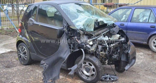 Sletjela s puta, vozilo potpuno smrskano: Državljanka Srbije poginula u BiH 