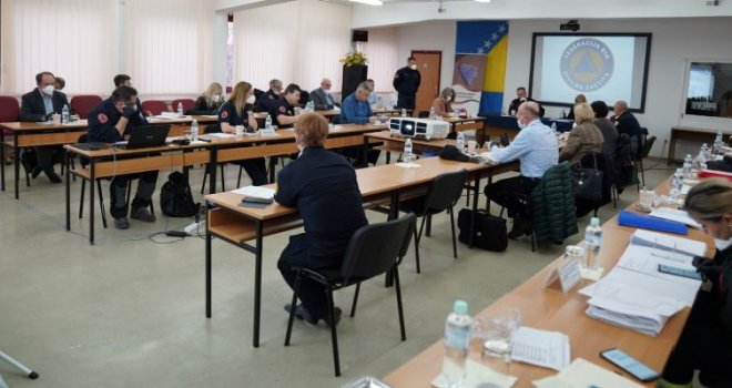 Nove naredbe u FBiH: Otvaraju se telefonske linije za psihosocijalnu pomoć građanima, dostupne 24 sata 