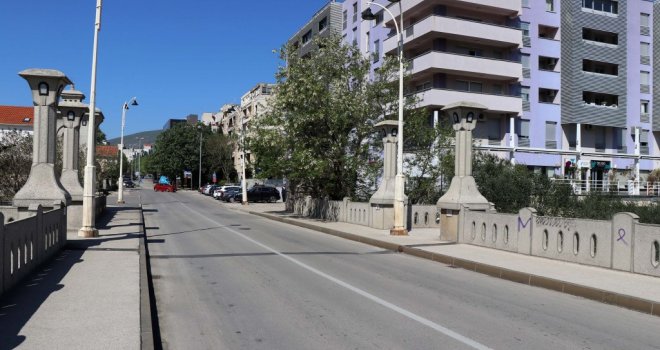 Inspekcija i policija sinoć zatvarale ugostiteljske objekte u Mostaru: Unutra je bilo više od 100 ljudi i...