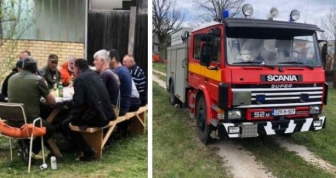 Još jedan korona dernek: Uz načelnika općine, janje okretali šef civilne zaštite i komandir vatrogasaca